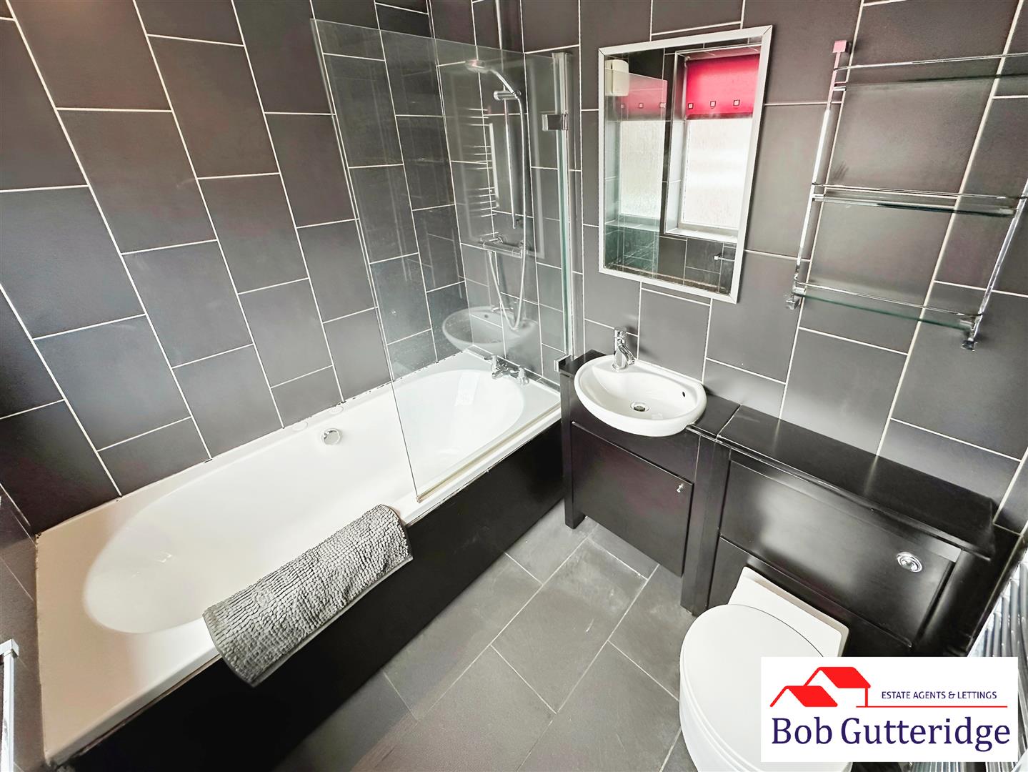 Property Details Bob Gutteridge Estate Agents and Valuers